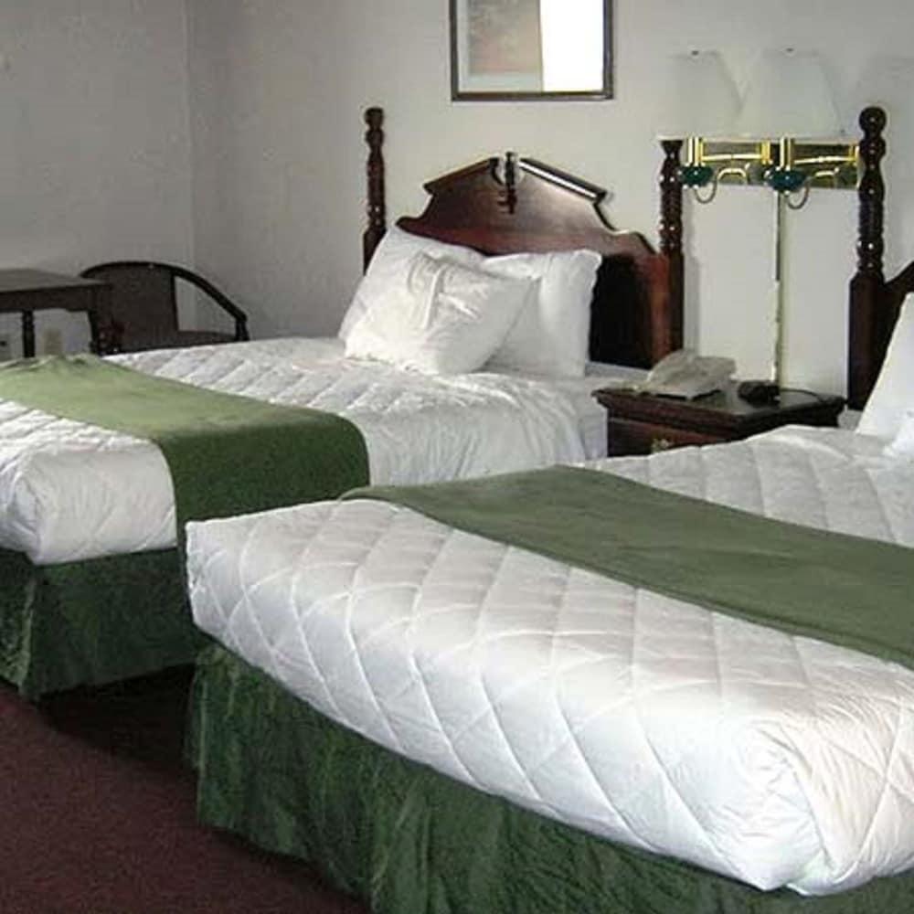 Voyageur Inn And Conference Center Reedsburg Esterno foto
