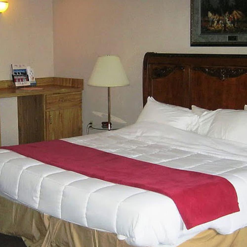 Voyageur Inn And Conference Center Reedsburg Esterno foto