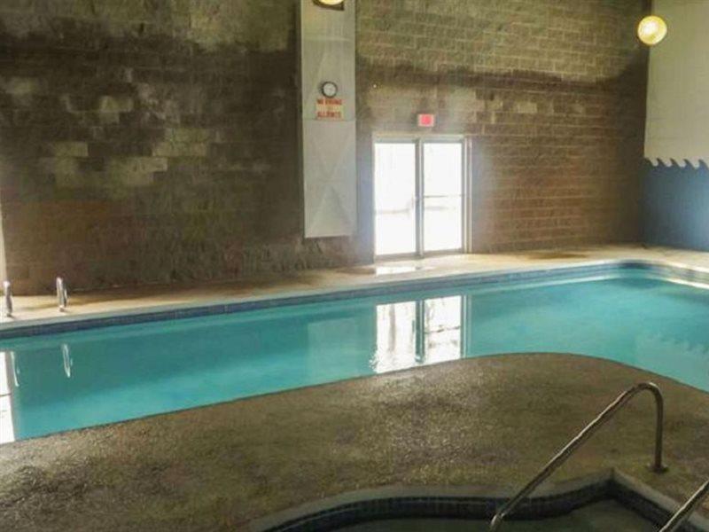 Voyageur Inn And Conference Center Reedsburg Esterno foto
