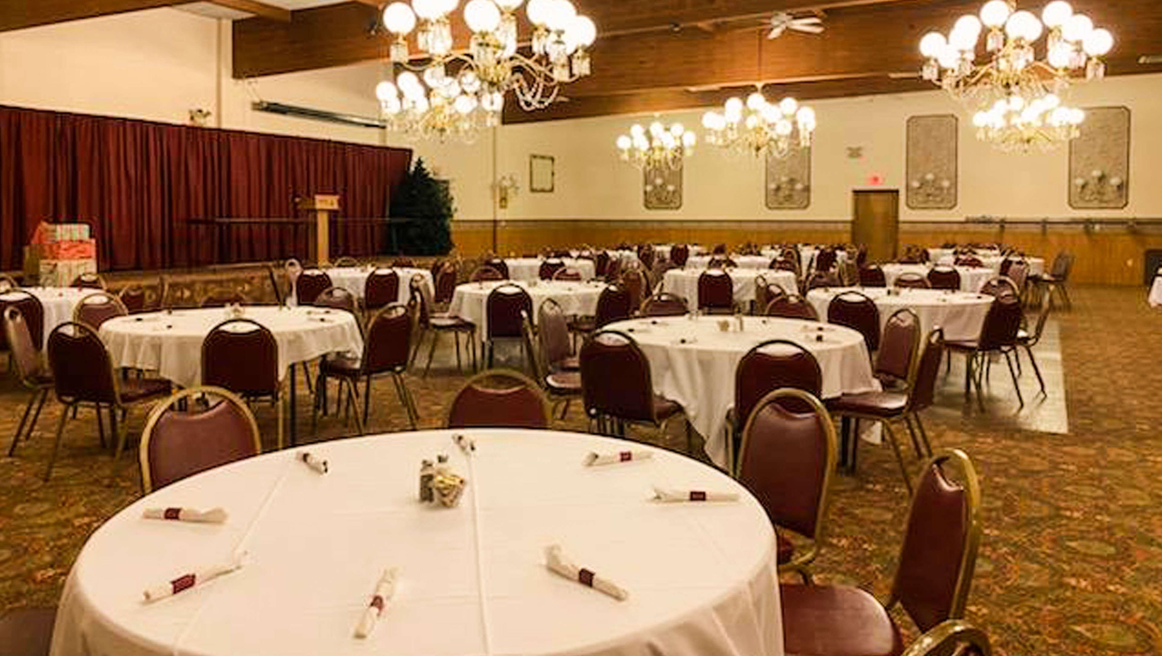Voyageur Inn And Conference Center Reedsburg Esterno foto