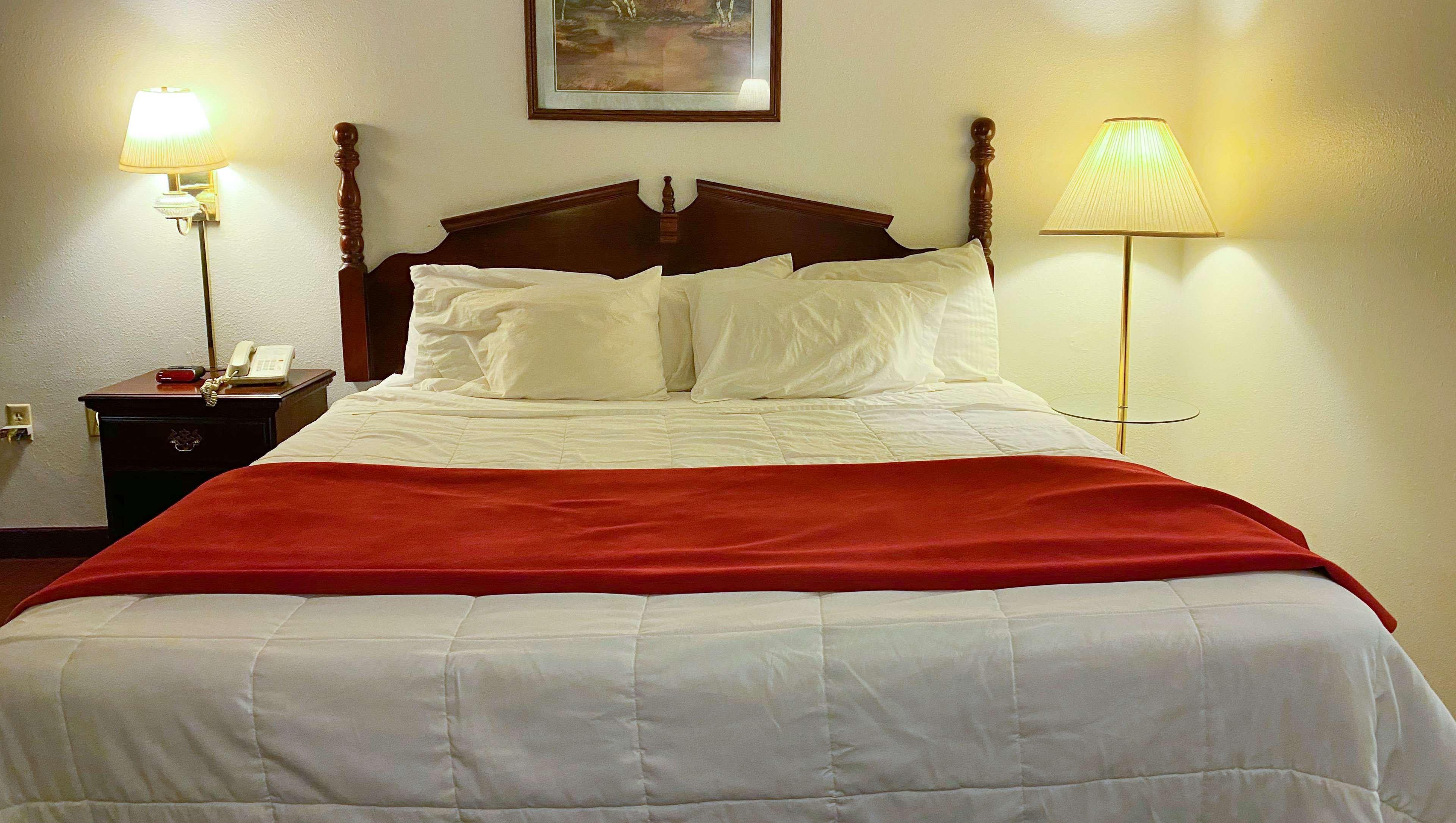 Voyageur Inn And Conference Center Reedsburg Esterno foto
