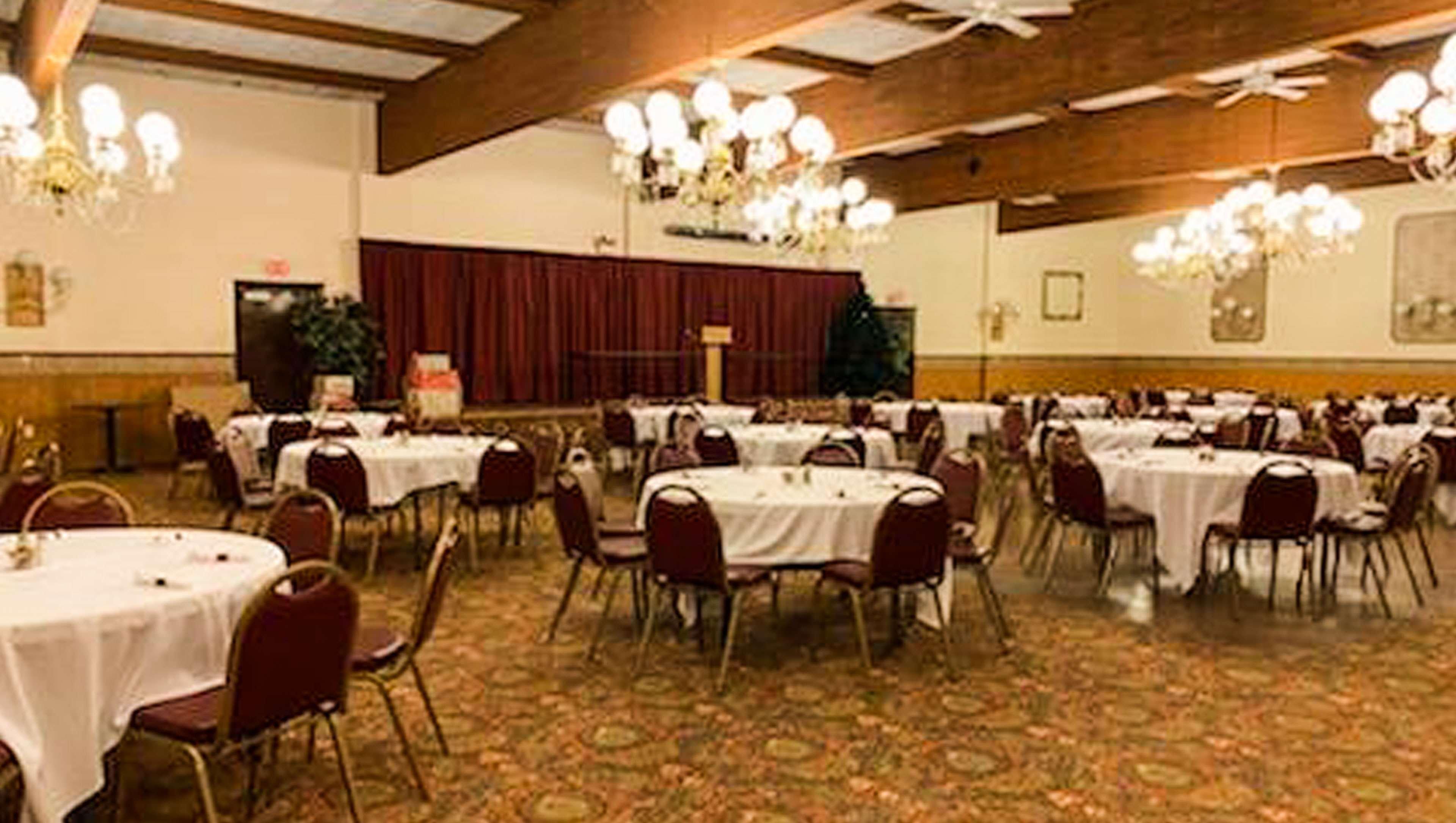 Voyageur Inn And Conference Center Reedsburg Esterno foto