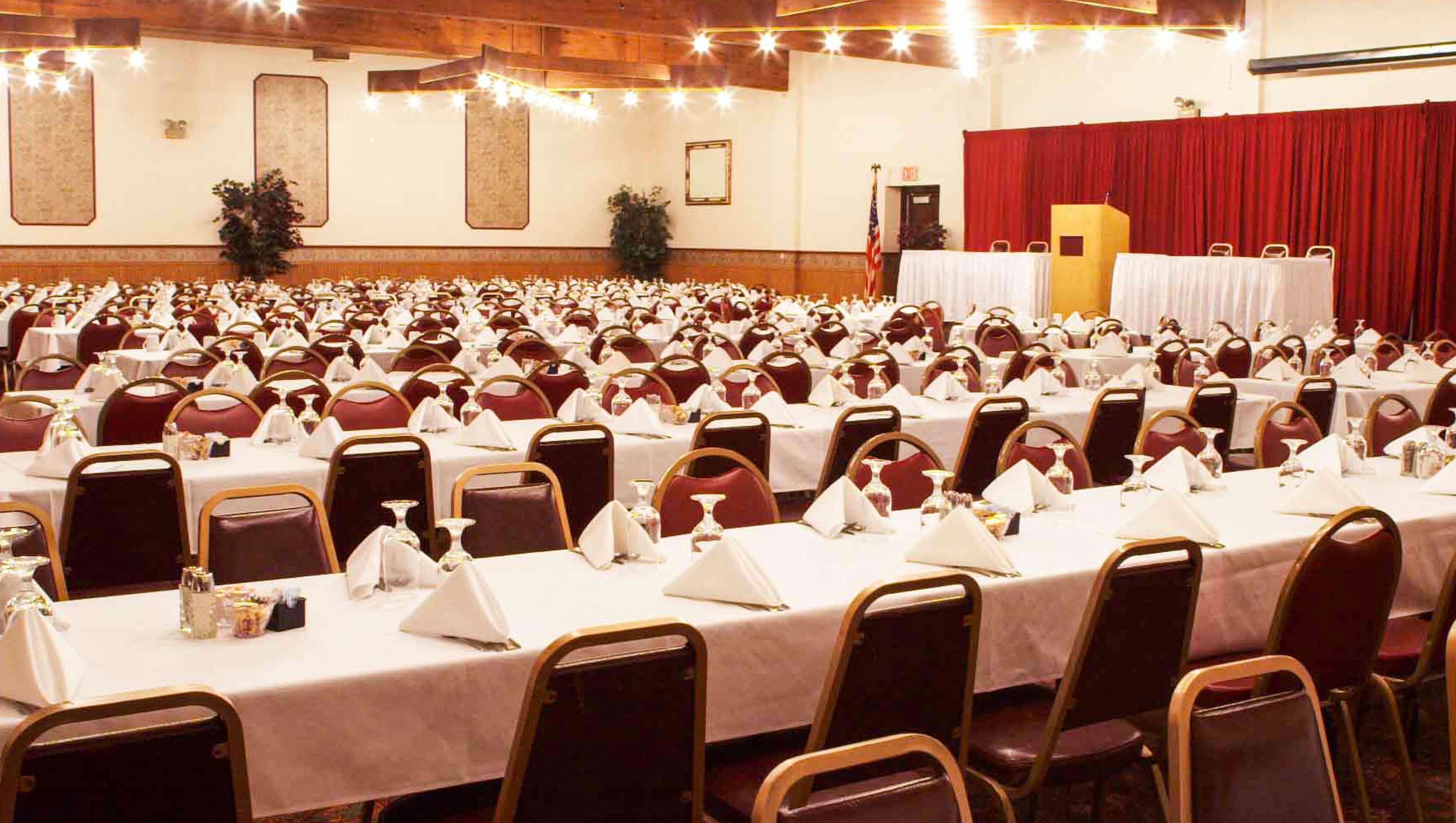 Voyageur Inn And Conference Center Reedsburg Esterno foto