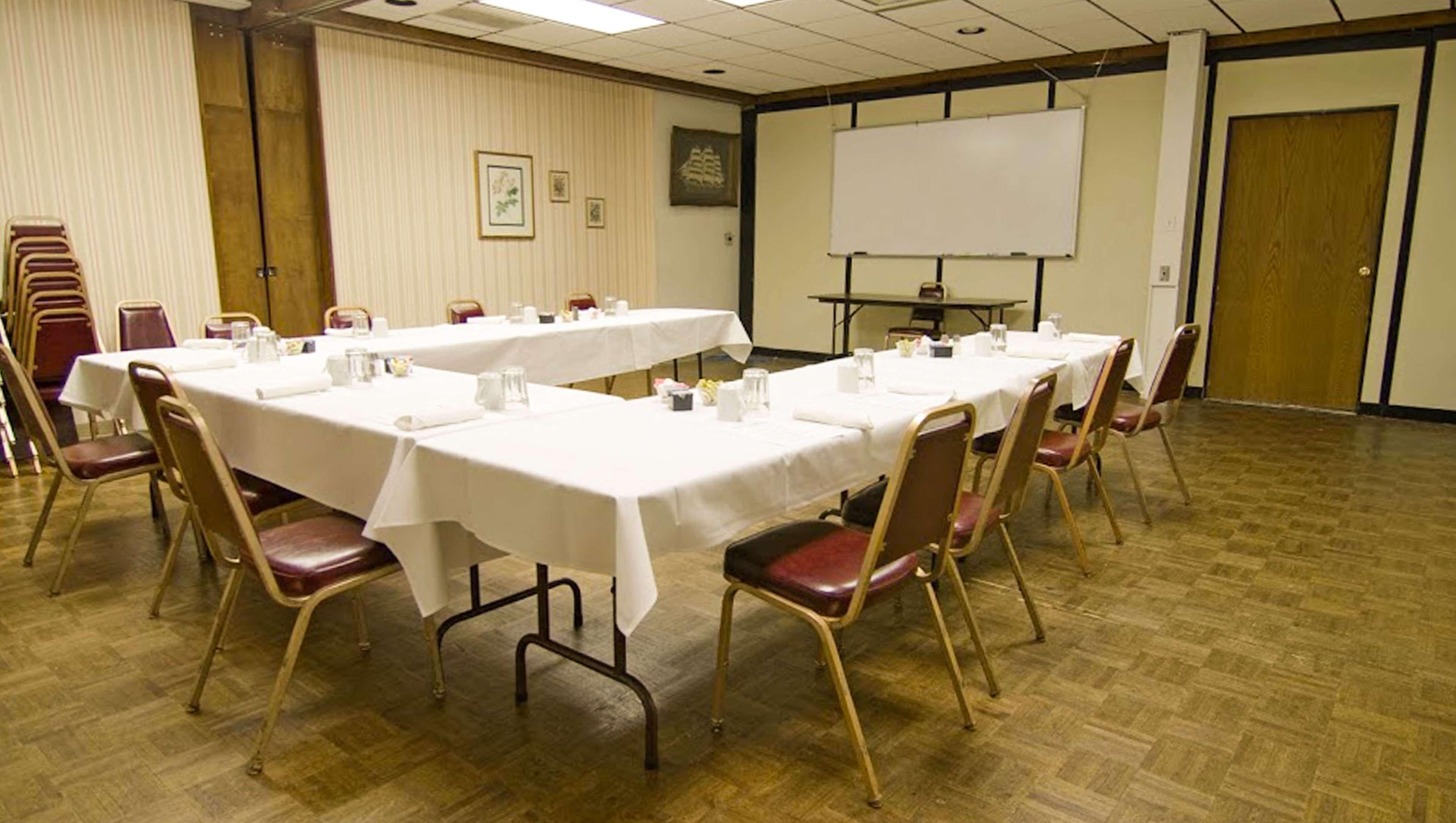 Voyageur Inn And Conference Center Reedsburg Esterno foto