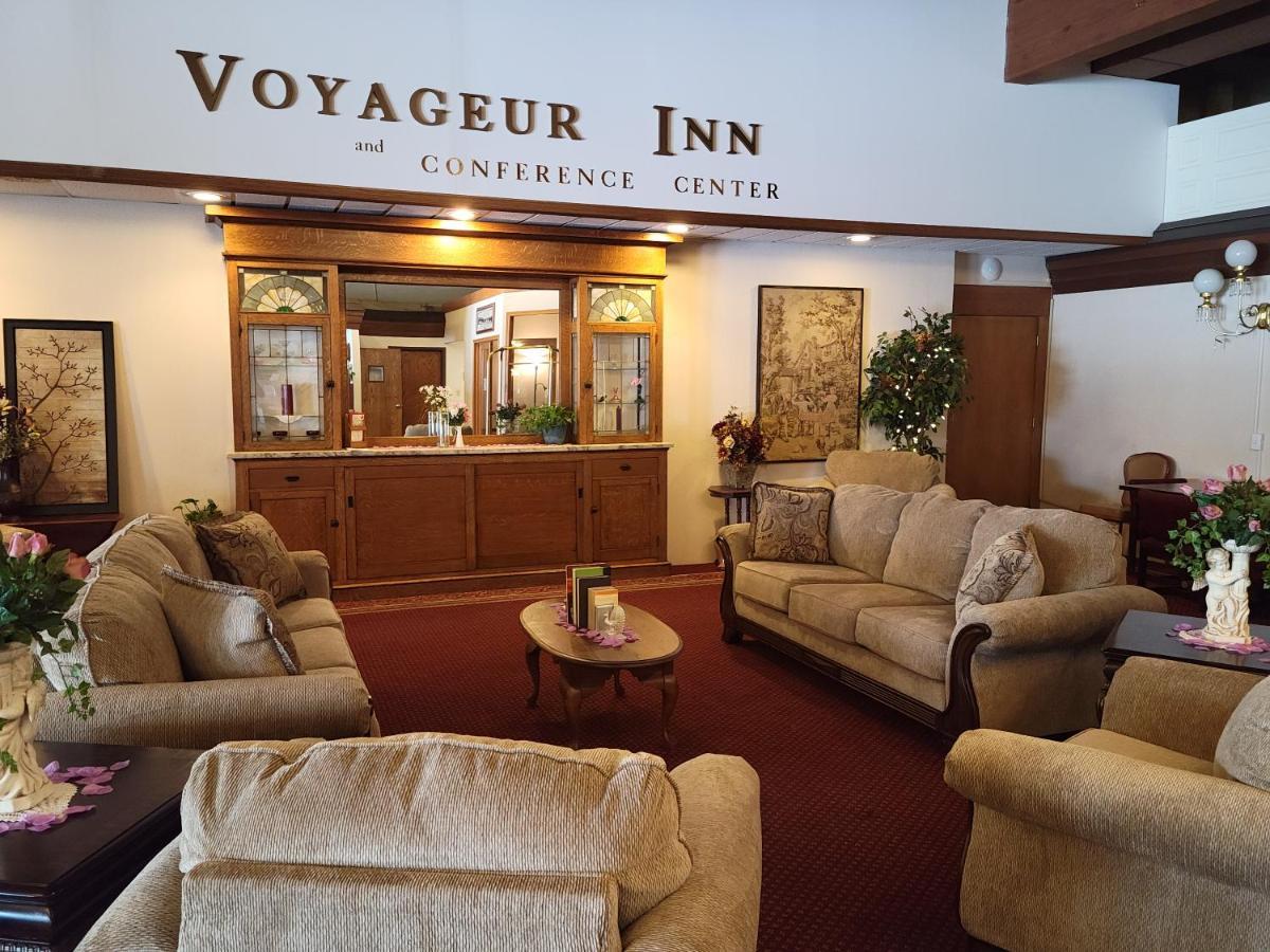 Voyageur Inn And Conference Center Reedsburg Esterno foto