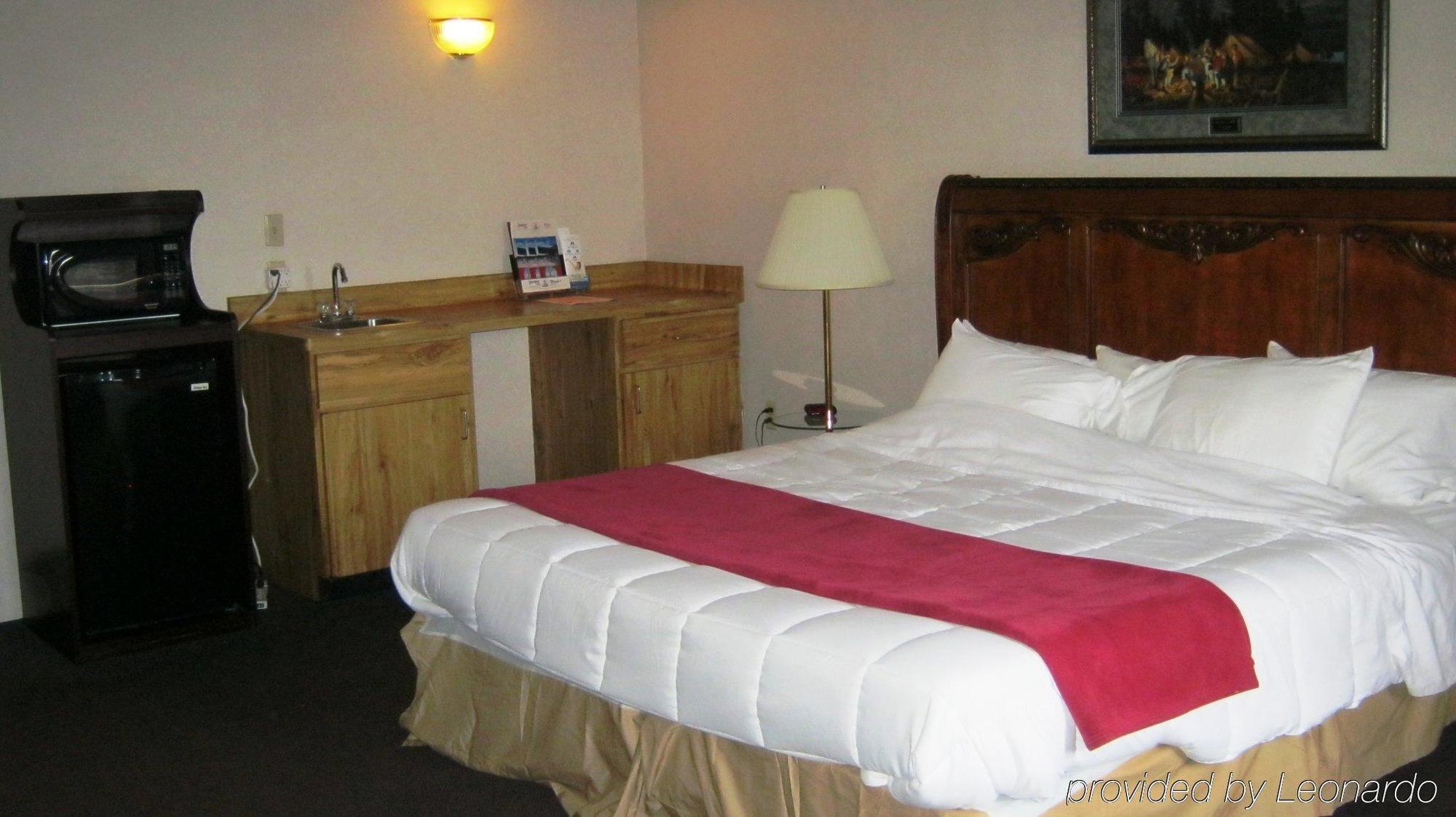 Voyageur Inn And Conference Center Reedsburg Esterno foto