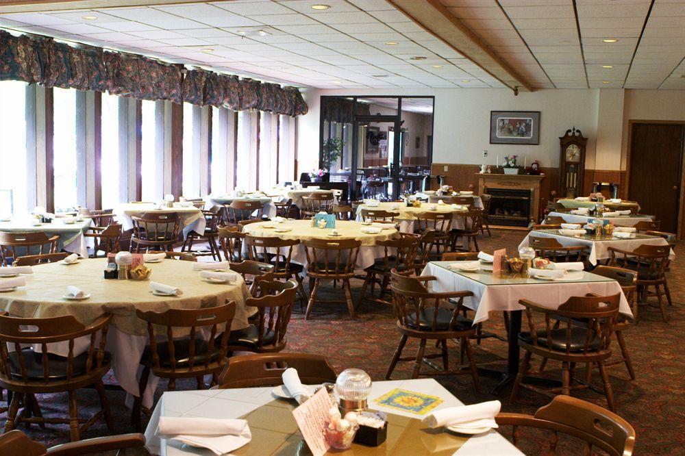 Voyageur Inn And Conference Center Reedsburg Esterno foto