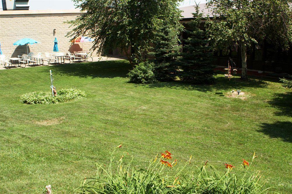 Voyageur Inn And Conference Center Reedsburg Esterno foto