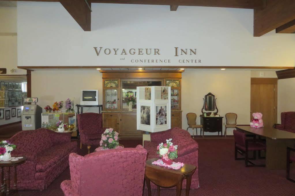 Voyageur Inn And Conference Center Reedsburg Esterno foto